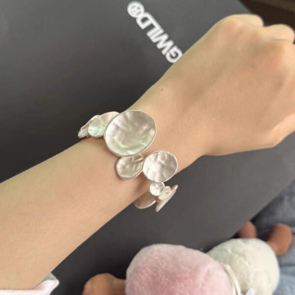 Irregular Burnished Silver Bracelet - 图片 2